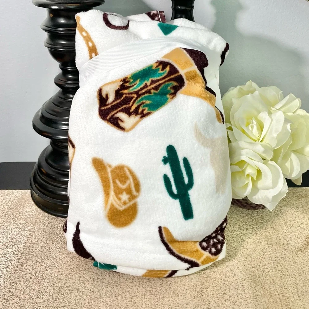 NWT Set of 2 Western Cowboy Boots/Cactus Bathroom Hand Towels